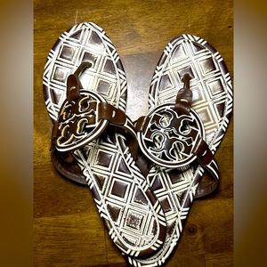 Tory Burch Women's Sandals 8.5 M Made In Brazil Beautiful Pattern Leather Brown